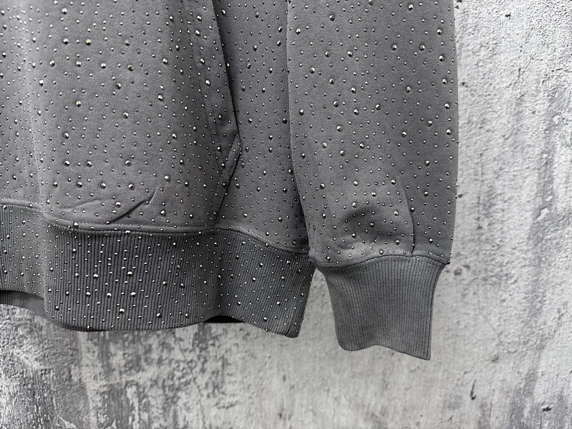 Balenciaga高仿男士連帽衛衣灰色款 滿版水鑽設計質感升級| 14 Balenciaga高仿男士連帽衛衣灰色款 滿版水鑽設計質感升級