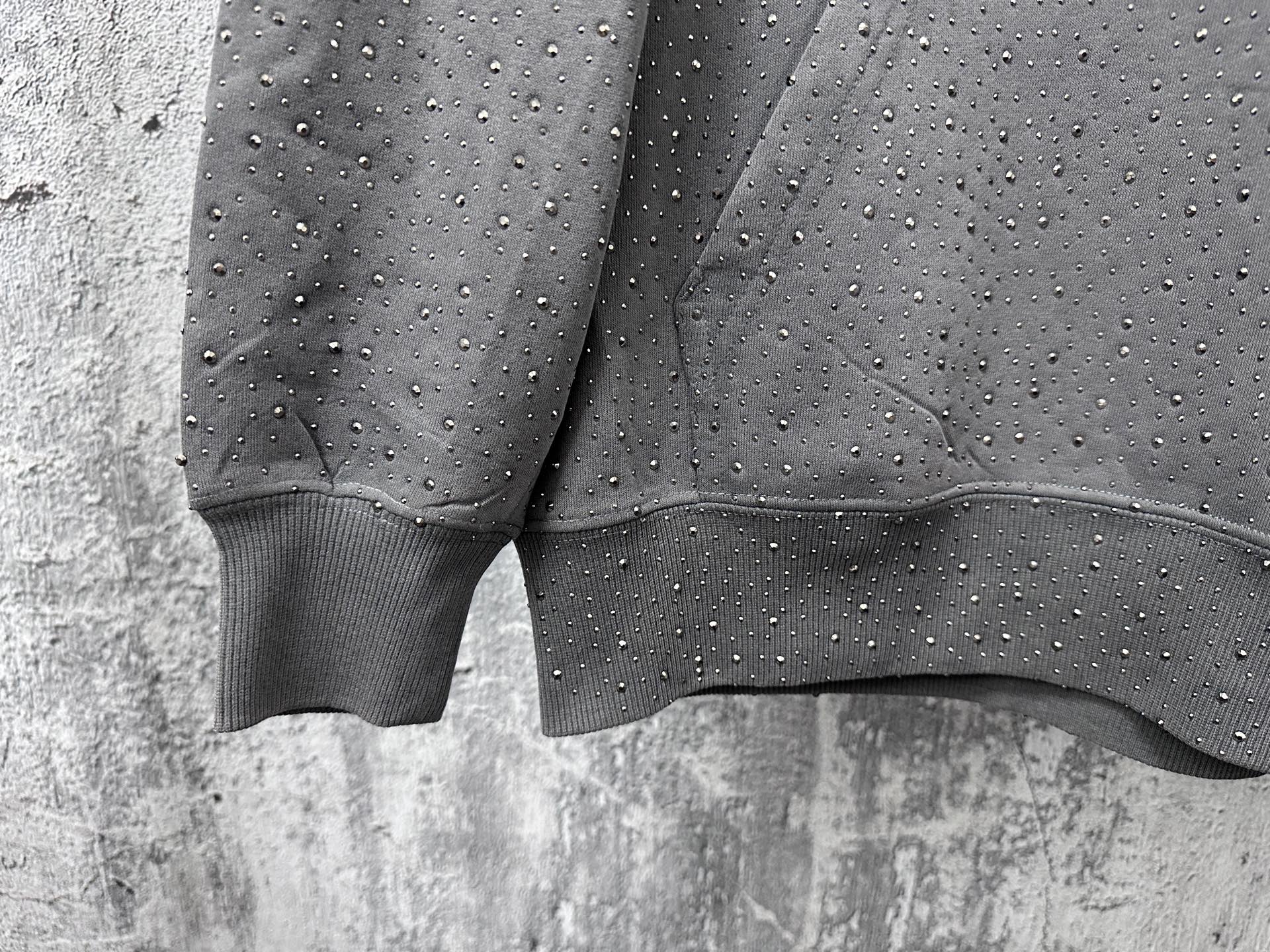 Balenciaga高仿男士連帽衛衣灰色款 滿版水鑽設計質感升級| 13 Balenciaga高仿男士連帽衛衣灰色款 滿版水鑽設計質感升級