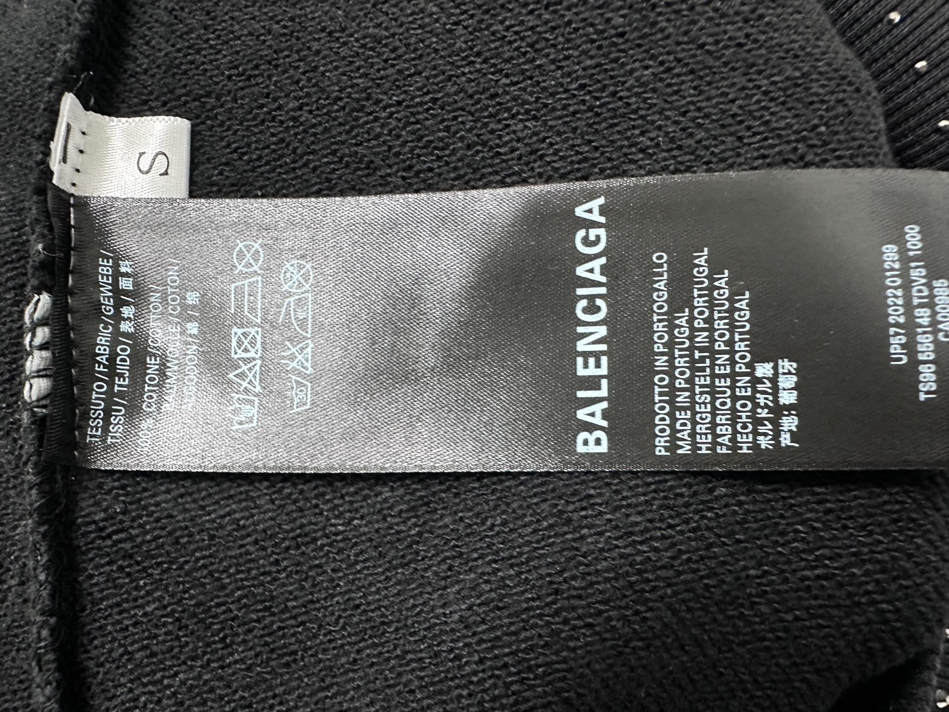Balenciaga高仿男款連帽上衣黑色水鑽版 潮流亮點必備單品| 7 Balenciaga高仿男款連帽上衣黑色水鑽版 潮流亮點必備單品