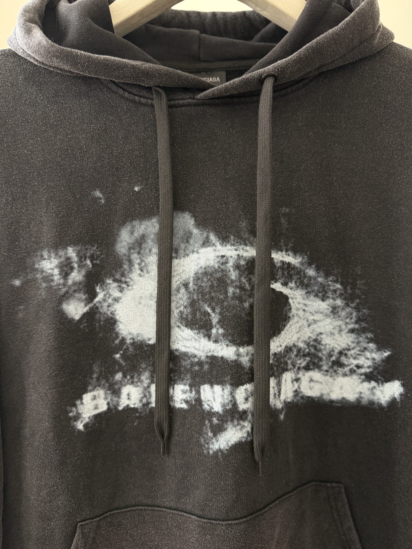 Balenciaga一比一男士帽T 奶油刷白印花寬鬆版 潮感街頭風格| 14 Balenciaga一比一男士帽T 奶油刷白印花寬鬆版 潮感街頭風格