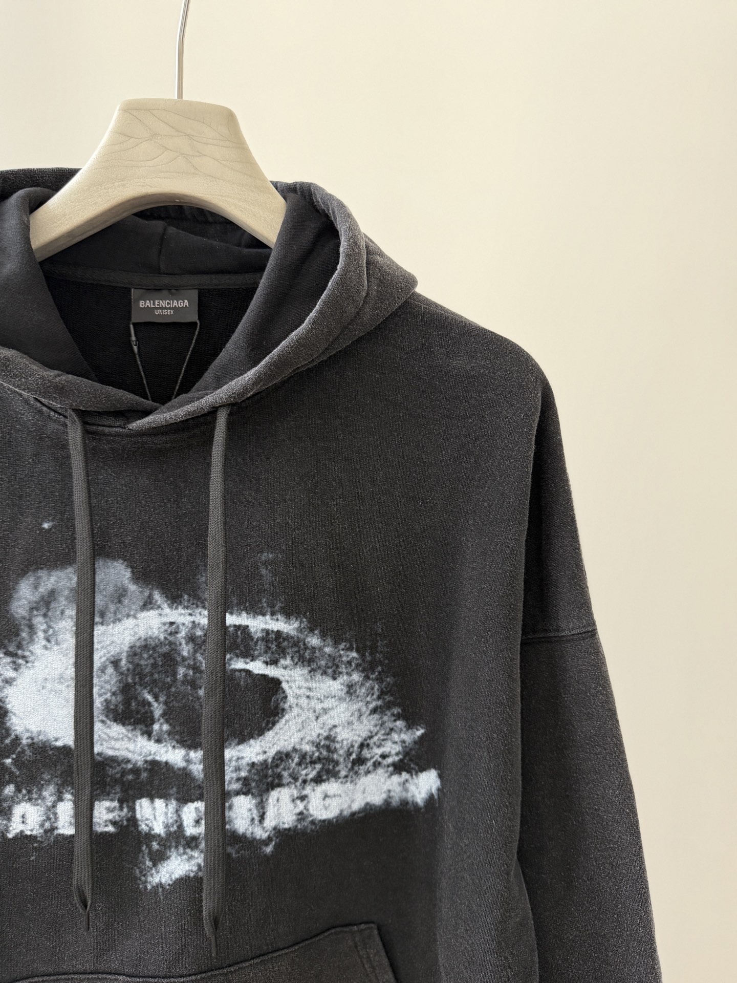 Balenciaga一比一男士帽T 奶油刷白印花寬鬆版 潮感街頭風格| 12 Balenciaga一比一男士帽T 奶油刷白印花寬鬆版 潮感街頭風格