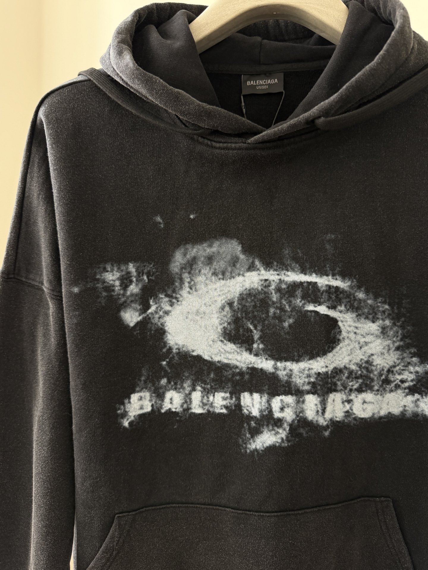 Balenciaga一比一男士帽T 奶油刷白印花寬鬆版 潮感街頭風格| 11 Balenciaga一比一男士帽T 奶油刷白印花寬鬆版 潮感街頭風格