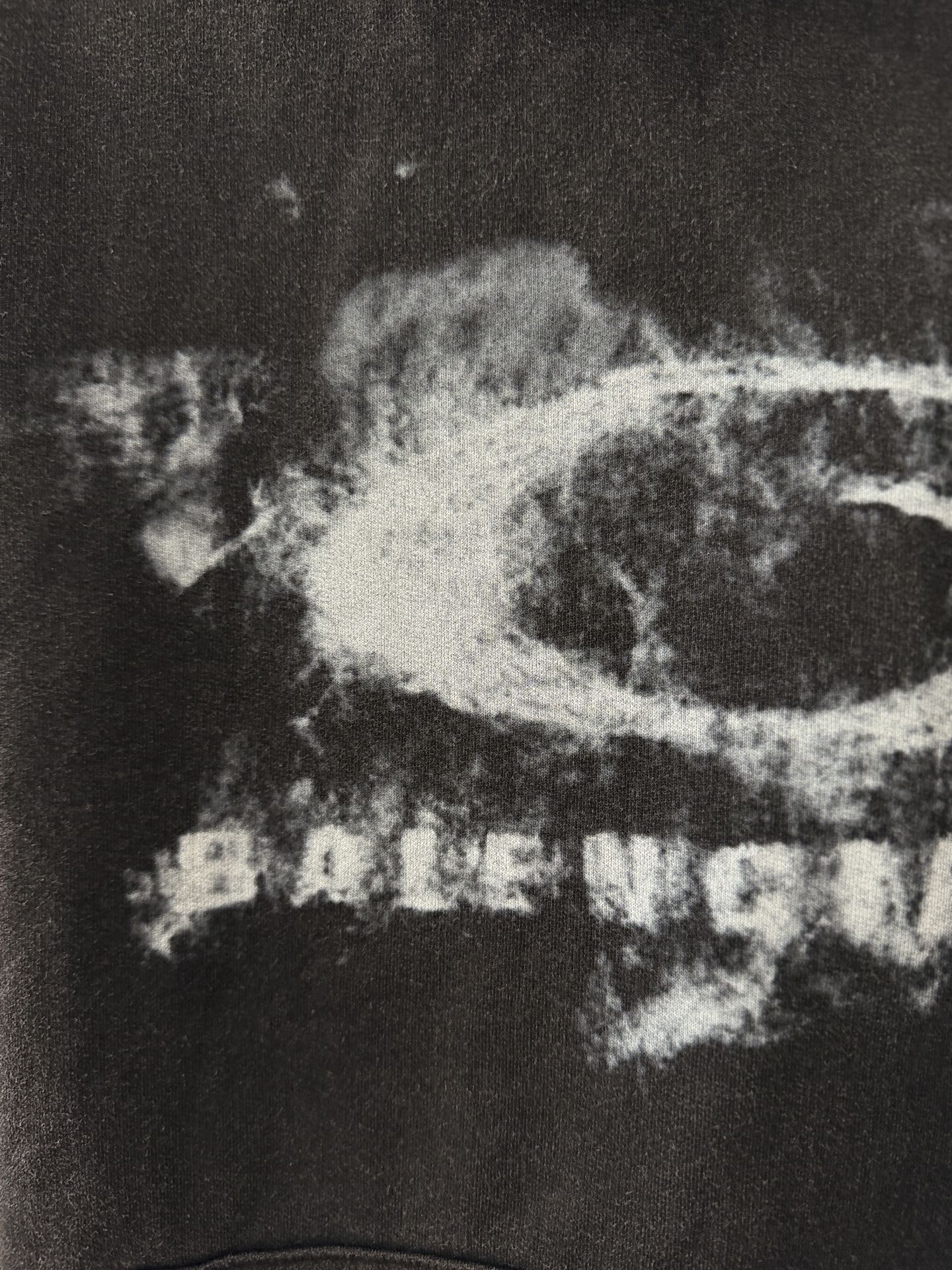 Balenciaga一比一男士帽T 奶油刷白印花寬鬆版 潮感街頭風格| 7 Balenciaga一比一男士帽T 奶油刷白印花寬鬆版 潮感街頭風格
