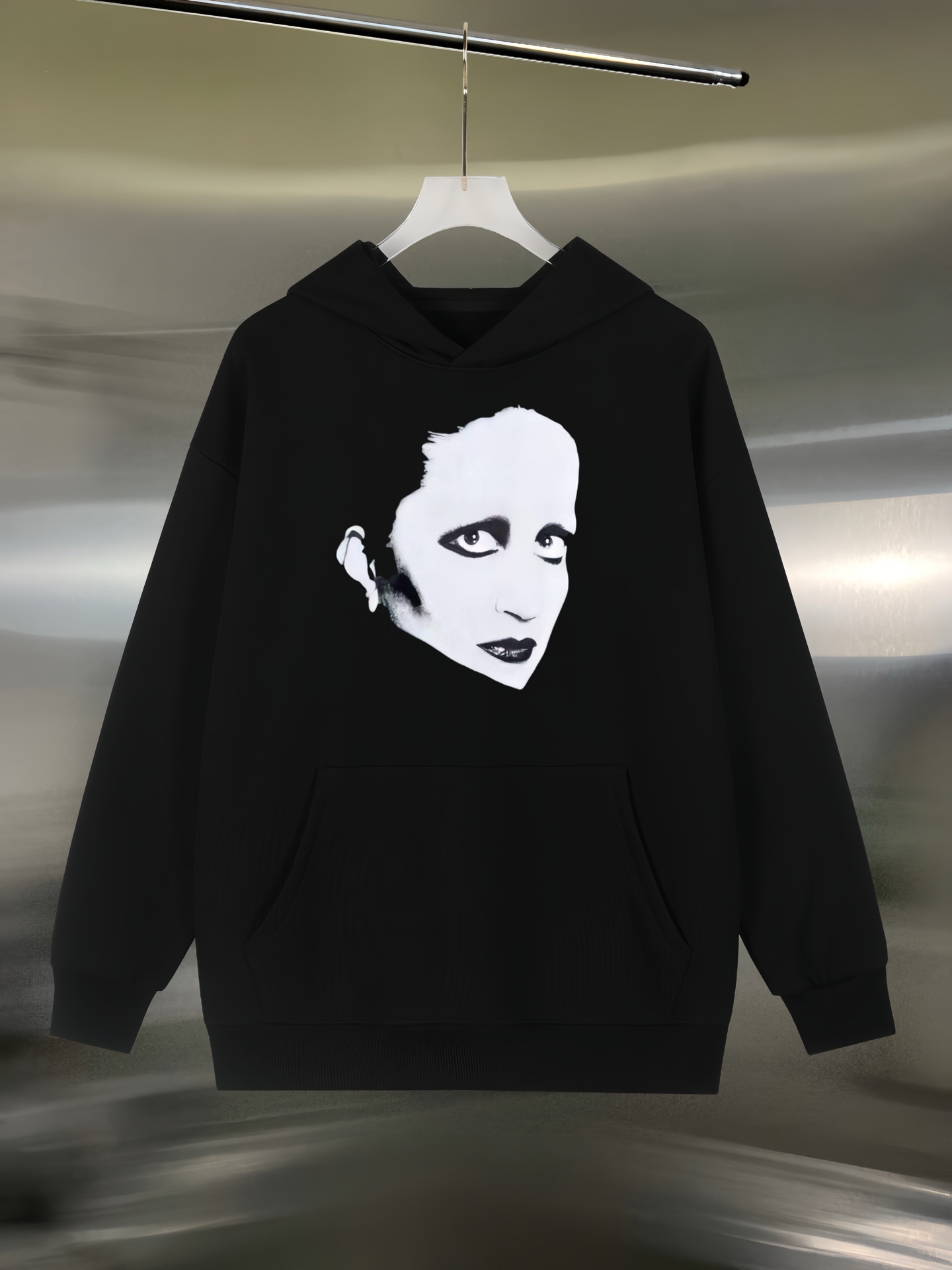 Balenciaga原單男款連帽衛衣 極簡黑底臉部肖像藝術印花