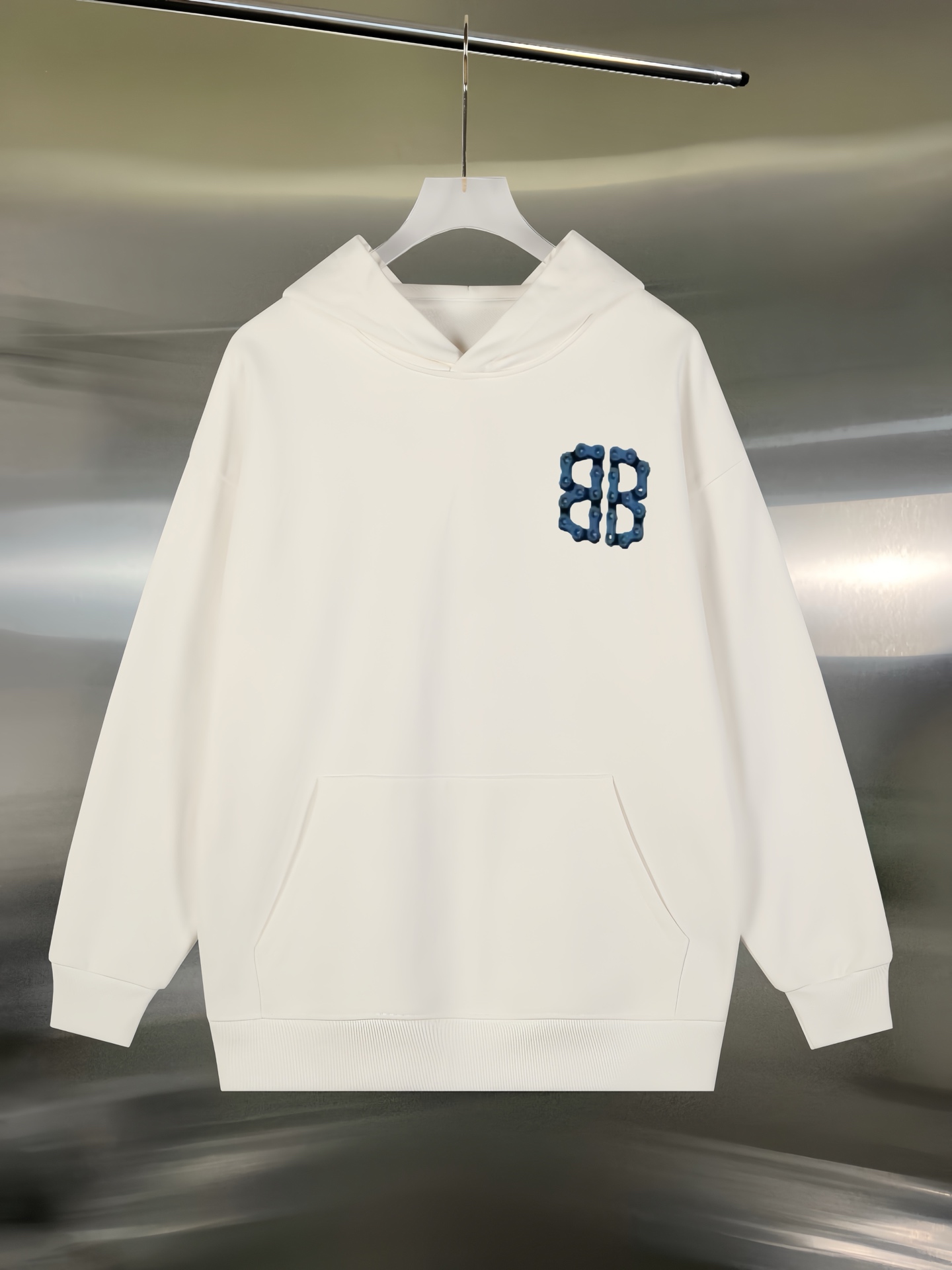 Balenciaga A貨白色帽T 左胸BB鍊條浮雕立體Logo 極簡細節感