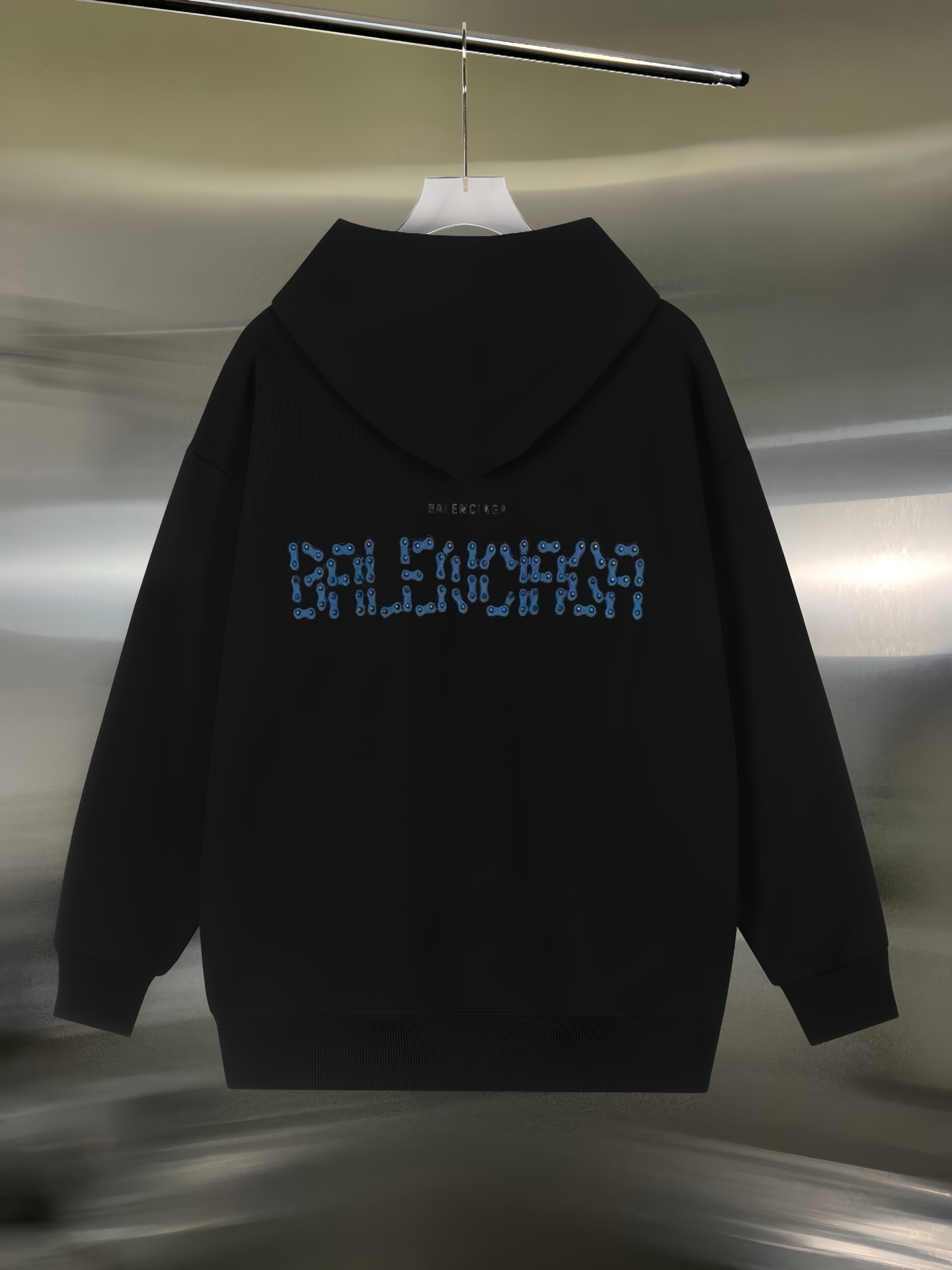Balenciaga高仿黑色帽T 鏈條感BB Logo設計 運動街頭兩用款| 11 Balenciaga高仿黑色帽T 鏈條感BB Logo設計 運動街頭兩用款