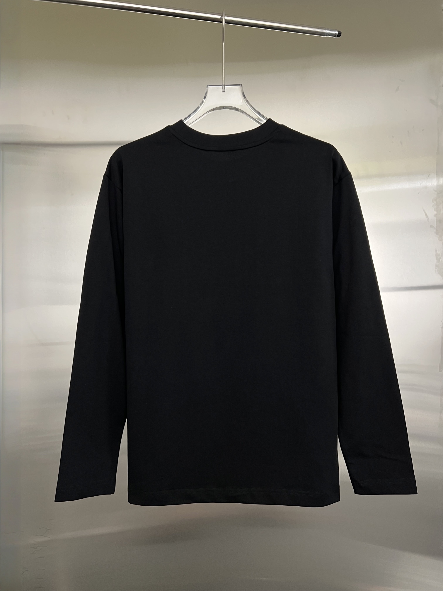 Balenciaga高仿長袖T恤男 黑底條碼Logo設計 低調街頭風百搭| 13 Balenciaga高仿長袖T恤男 黑底條碼Logo設計 低調街頭風百搭