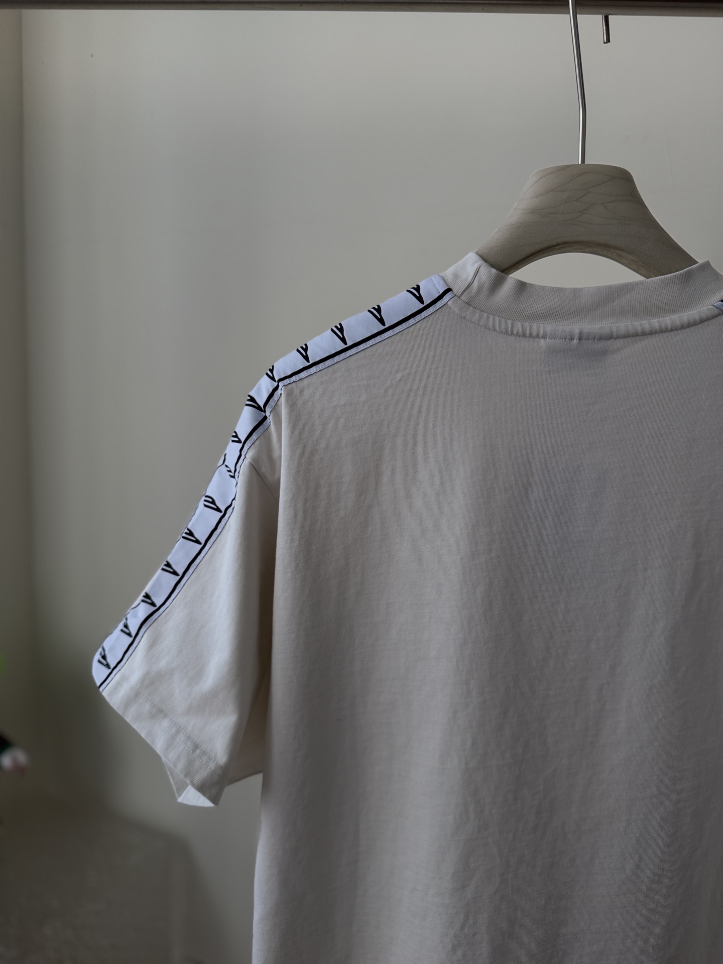 Balenciaga原單白色男士短袖T恤袖條Logo簡約運動風| 7 Balenciaga原單白色男士短袖T恤袖條Logo簡約運動風