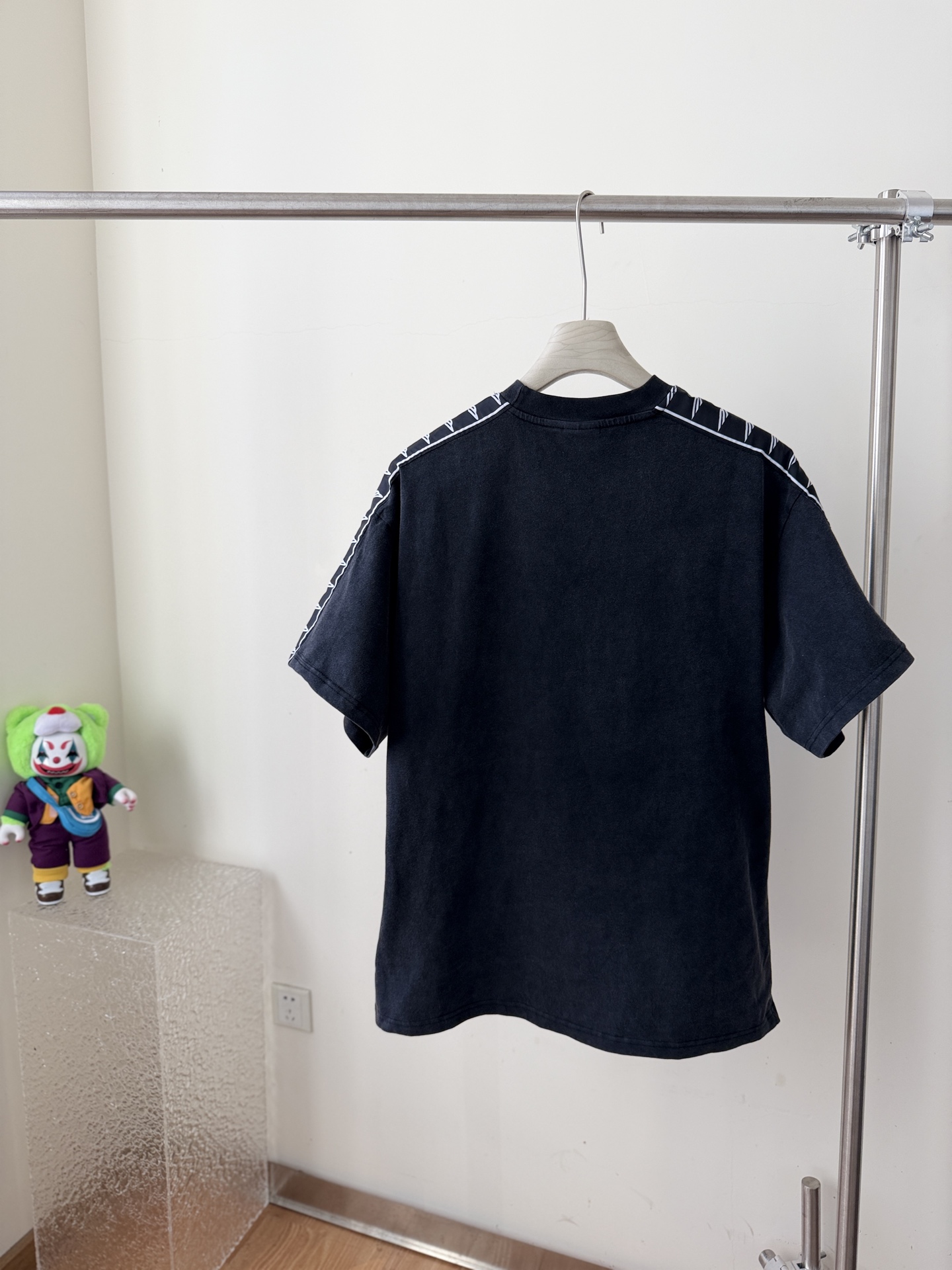 Balenciaga一比一黑色男士短袖T恤條紋袖設計運動簡約款| 8 Balenciaga一比一黑色男士短袖T恤條紋袖設計運動簡約款