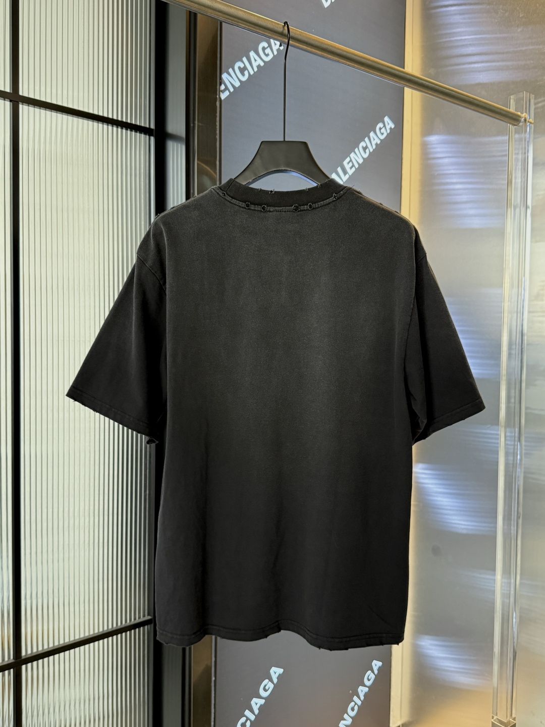 Balenciaga高仿男士短袖T恤安全別針拼字設計潮流款| 14 Balenciaga高仿男士短袖T恤安全別針拼字設計潮流款