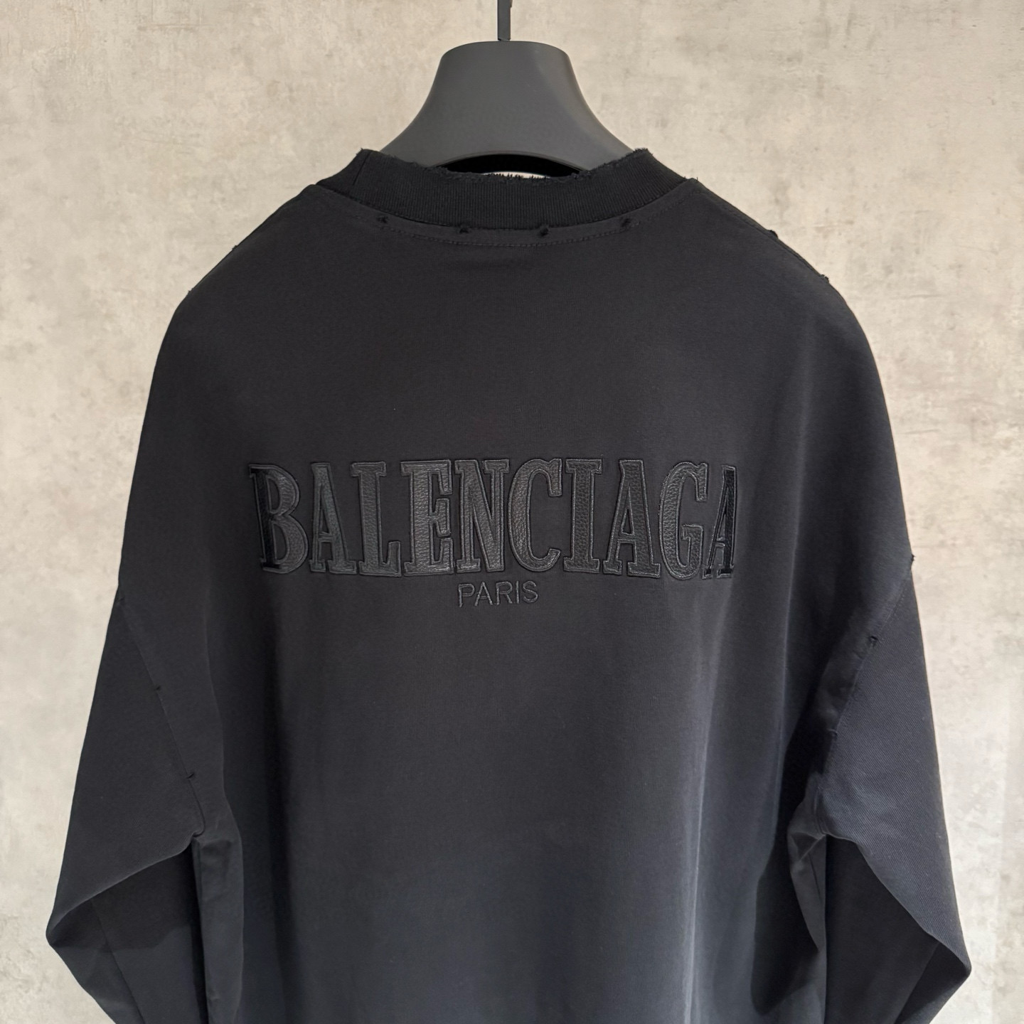 Balenciaga一比一男士黑色長袖T恤立體Logo設計簡潔實穿款| 12 Balenciaga一比一男士黑色長袖T恤立體Logo設計簡潔實穿款
