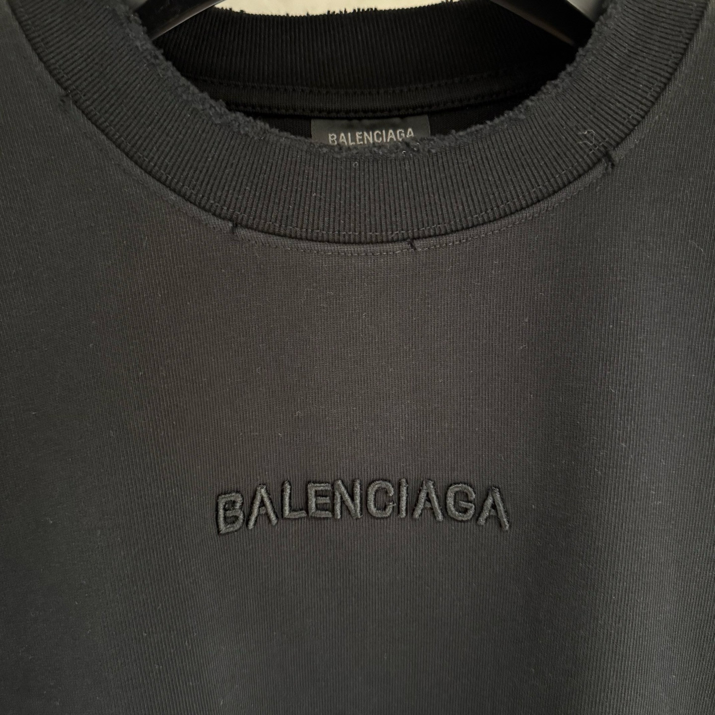 Balenciaga一比一男士黑色長袖T恤立體Logo設計簡潔實穿款| 10 Balenciaga一比一男士黑色長袖T恤立體Logo設計簡潔實穿款