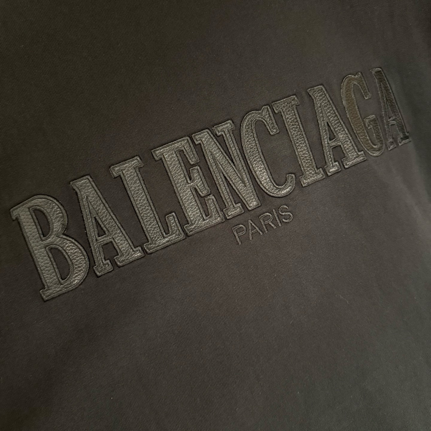 Balenciaga一比一男士黑色長袖T恤立體Logo設計簡潔實穿款| 9 Balenciaga一比一男士黑色長袖T恤立體Logo設計簡潔實穿款