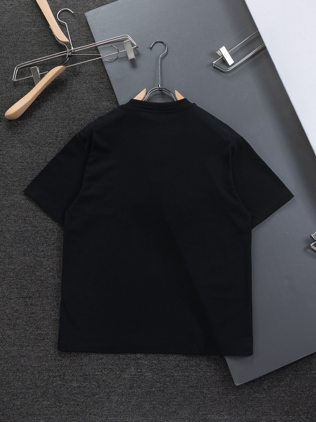 Balenciaga原單黑色短袖T恤Luxury刺繡字樣美式復古風格| 14 Balenciaga原單黑色短袖T恤Luxury刺繡字樣美式復古風格