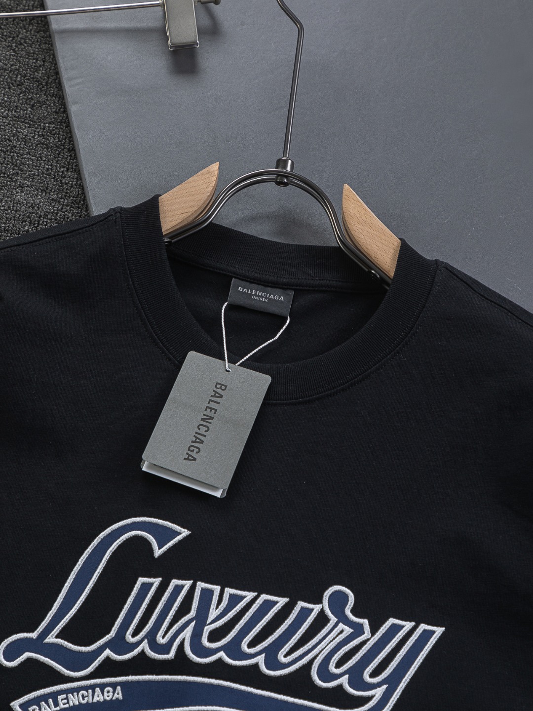 Balenciaga原單黑色短袖T恤Luxury刺繡字樣美式復古風格| 11 Balenciaga原單黑色短袖T恤Luxury刺繡字樣美式復古風格