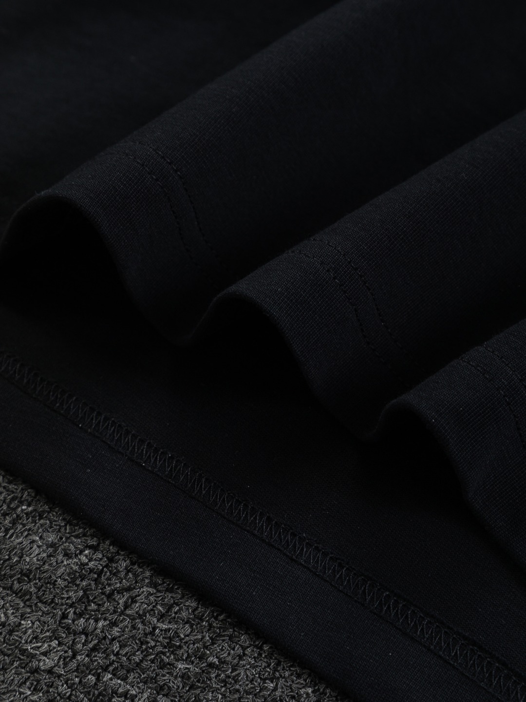 Balenciaga原單黑色短袖T恤Luxury刺繡字樣美式復古風格| 8 Balenciaga原單黑色短袖T恤Luxury刺繡字樣美式復古風格