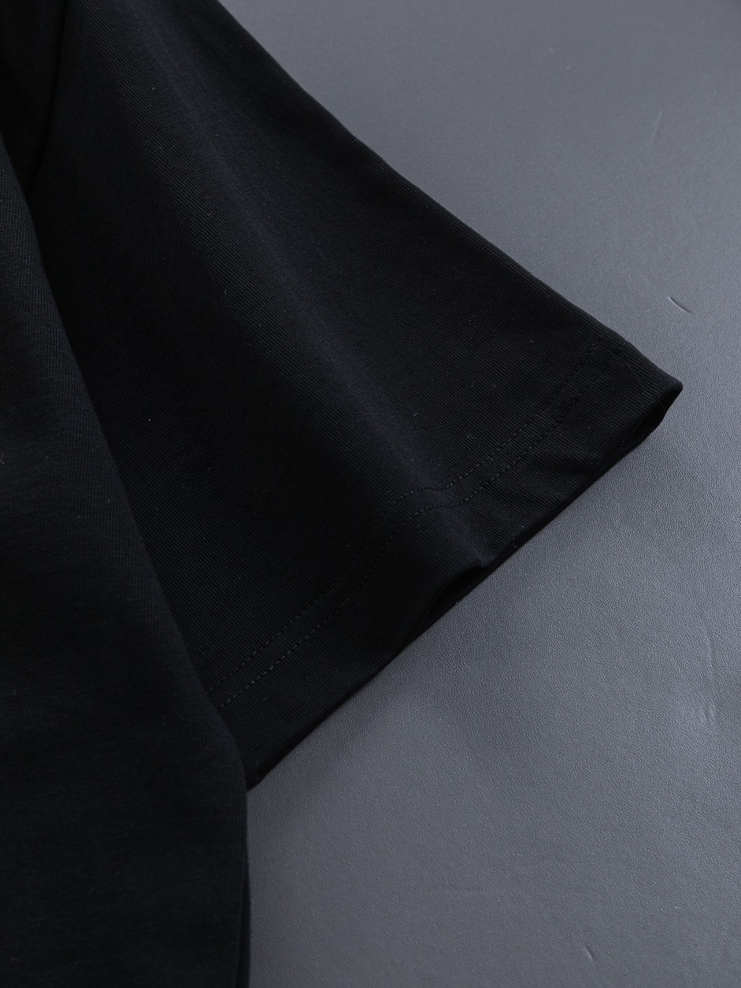 Balenciaga原單黑色短袖T恤Luxury刺繡字樣美式復古風格| 7 Balenciaga原單黑色短袖T恤Luxury刺繡字樣美式復古風格