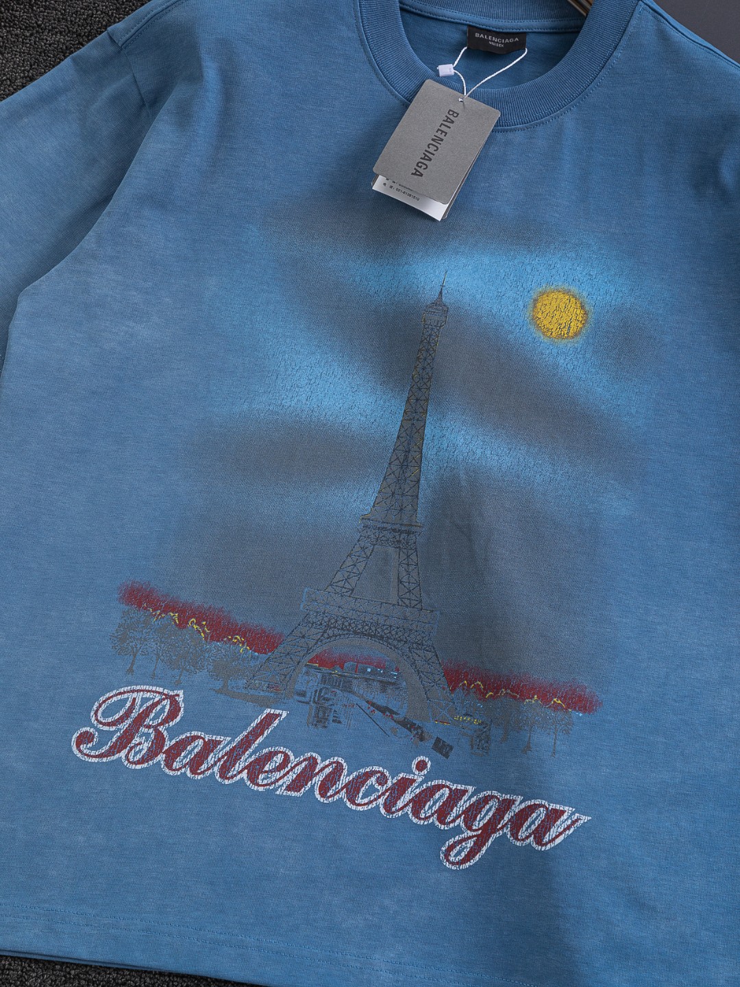 Balenciaga高仿短袖T恤藍色艾菲爾塔印花城市時尚風格款| 11 Balenciaga高仿短袖T恤藍色艾菲爾塔印花城市時尚風格款