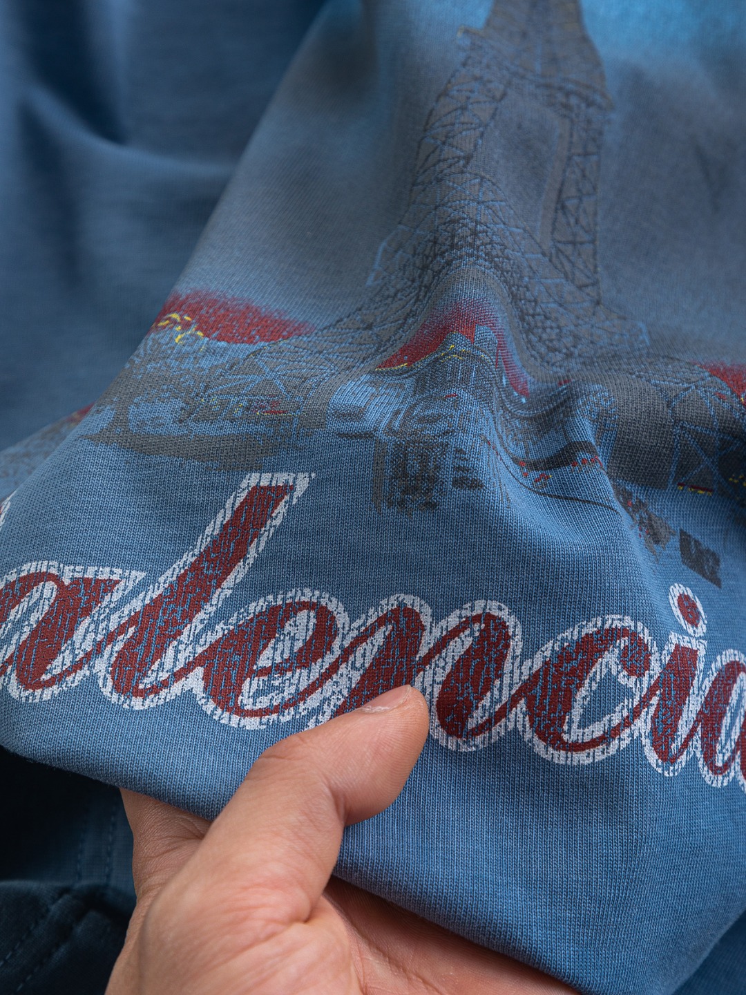 Balenciaga高仿短袖T恤藍色艾菲爾塔印花城市時尚風格款| 10 Balenciaga高仿短袖T恤藍色艾菲爾塔印花城市時尚風格款