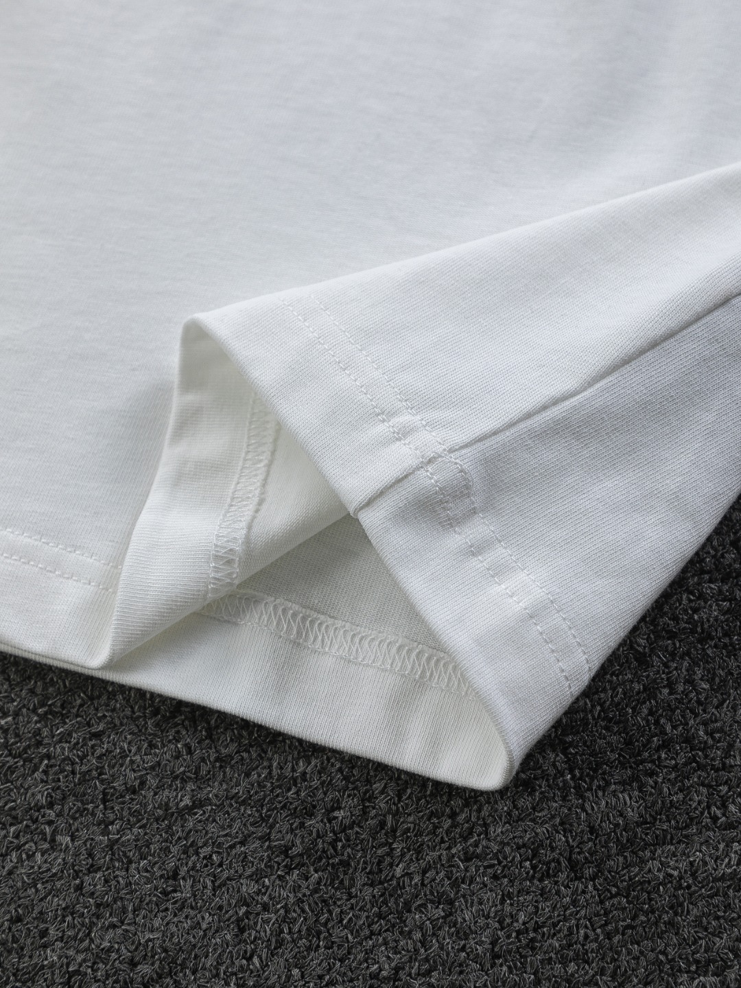 Balenciaga高仿白色短袖T恤Luxury字樣刺繡簡約運動風格| 13 Balenciaga高仿白色短袖T恤Luxury字樣刺繡簡約運動風格