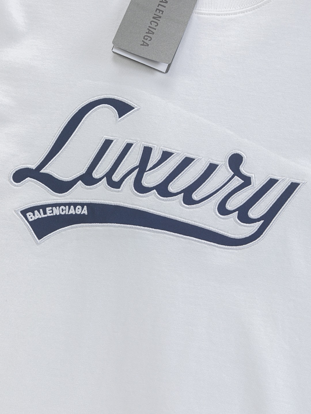 Balenciaga高仿白色短袖T恤Luxury字樣刺繡簡約運動風格| 17 Balenciaga高仿白色短袖T恤Luxury字樣刺繡簡約運動風格