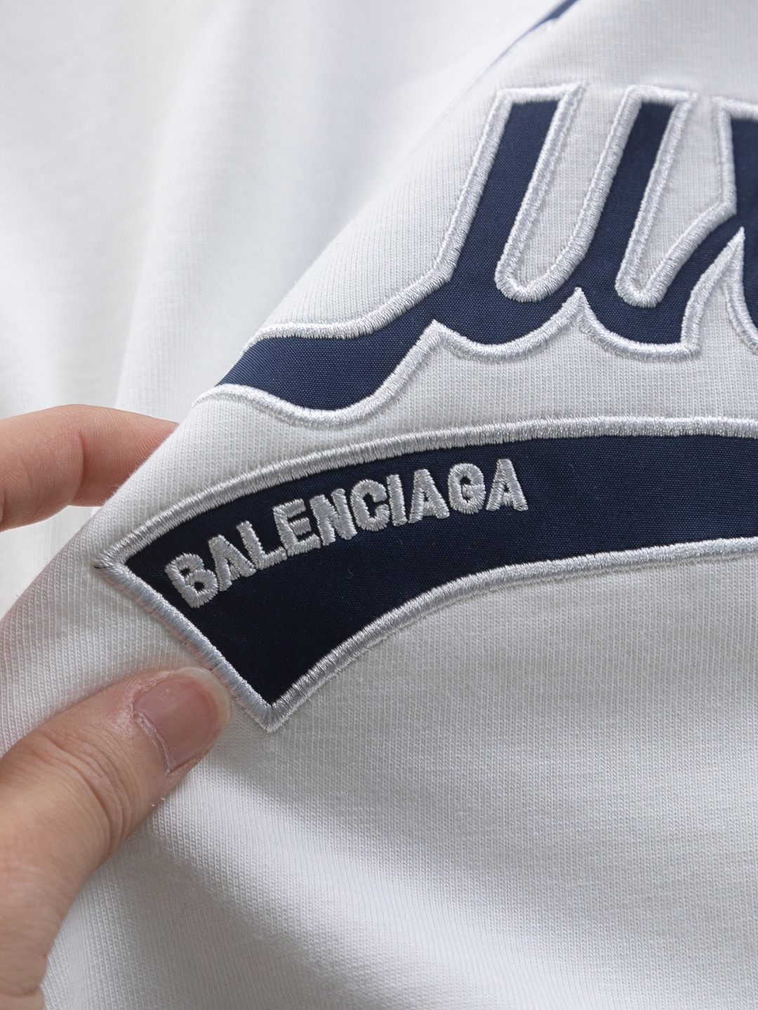 Balenciaga高仿白色短袖T恤Luxury字樣刺繡簡約運動風格| 16 Balenciaga高仿白色短袖T恤Luxury字樣刺繡簡約運動風格