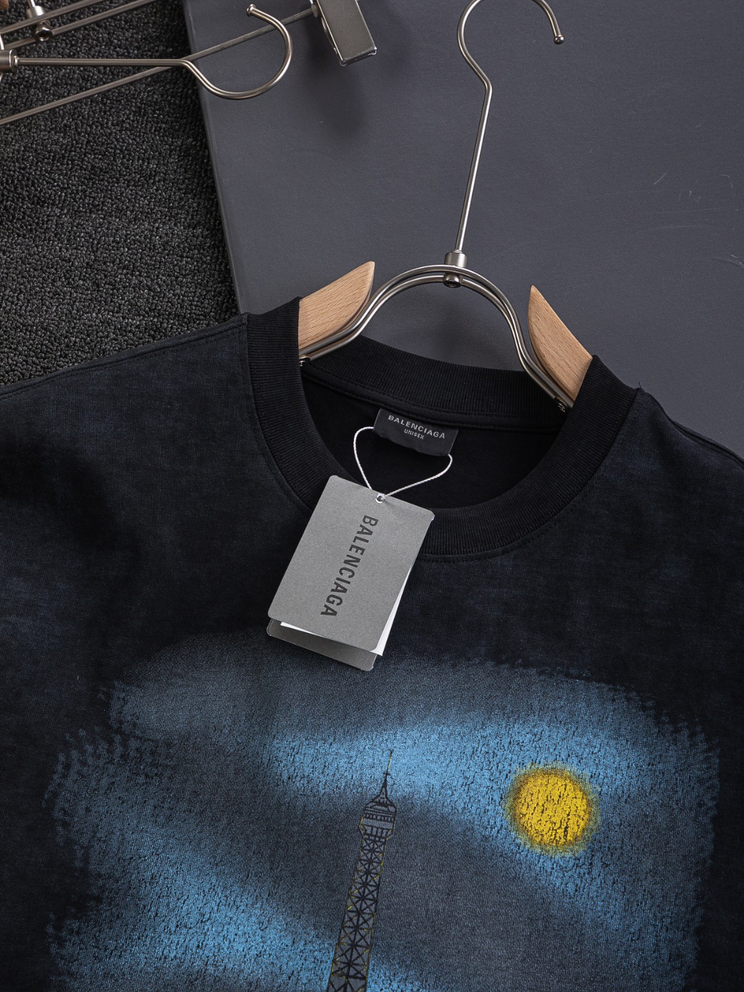 BalenciagaA貨男士短袖T恤黑底巴黎鐵塔圖案夜色浪漫設計款| 10 BalenciagaA貨男士短袖T恤黑底巴黎鐵塔圖案夜色浪漫設計款
