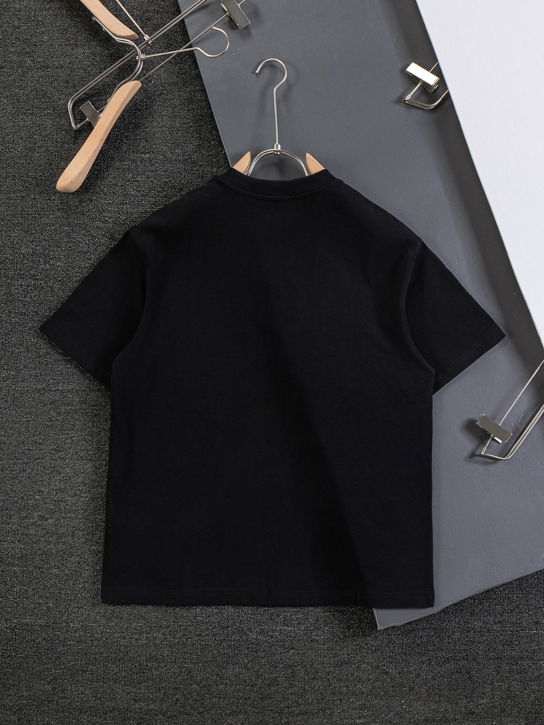 Balenciaga一比一男士黑色短袖T恤徽章風格圖案設計個性款| 13 Balenciaga一比一男士黑色短袖T恤徽章風格圖案設計個性款