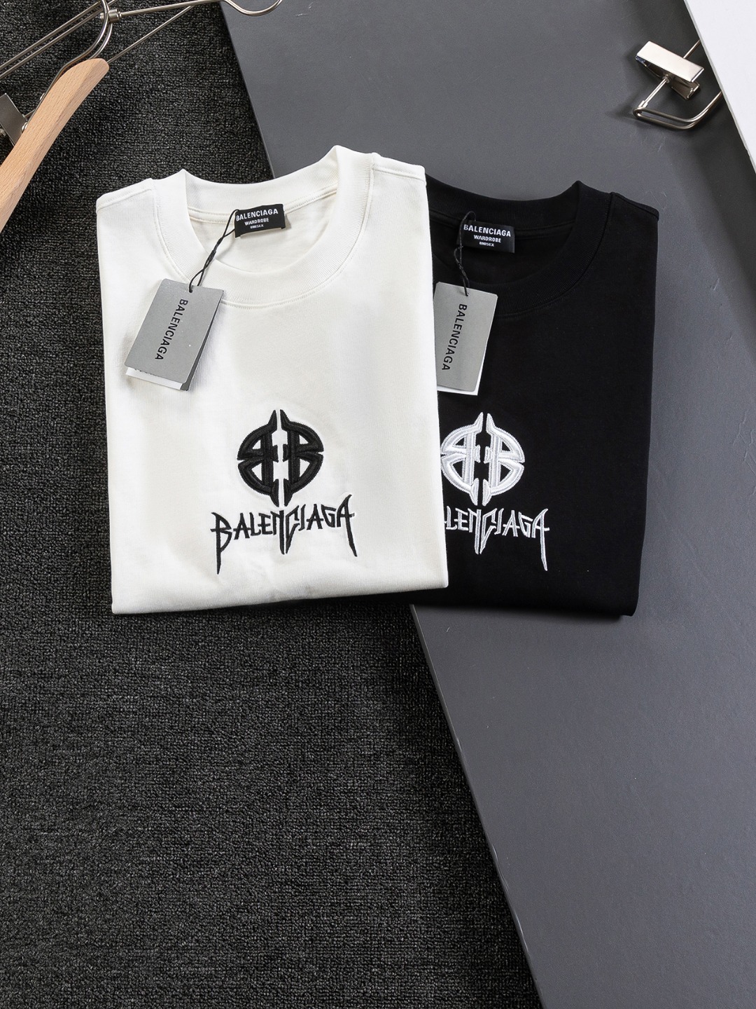 Balenciaga一比一男士黑色短袖T恤徽章風格圖案設計個性款| 12 Balenciaga一比一男士黑色短袖T恤徽章風格圖案設計個性款