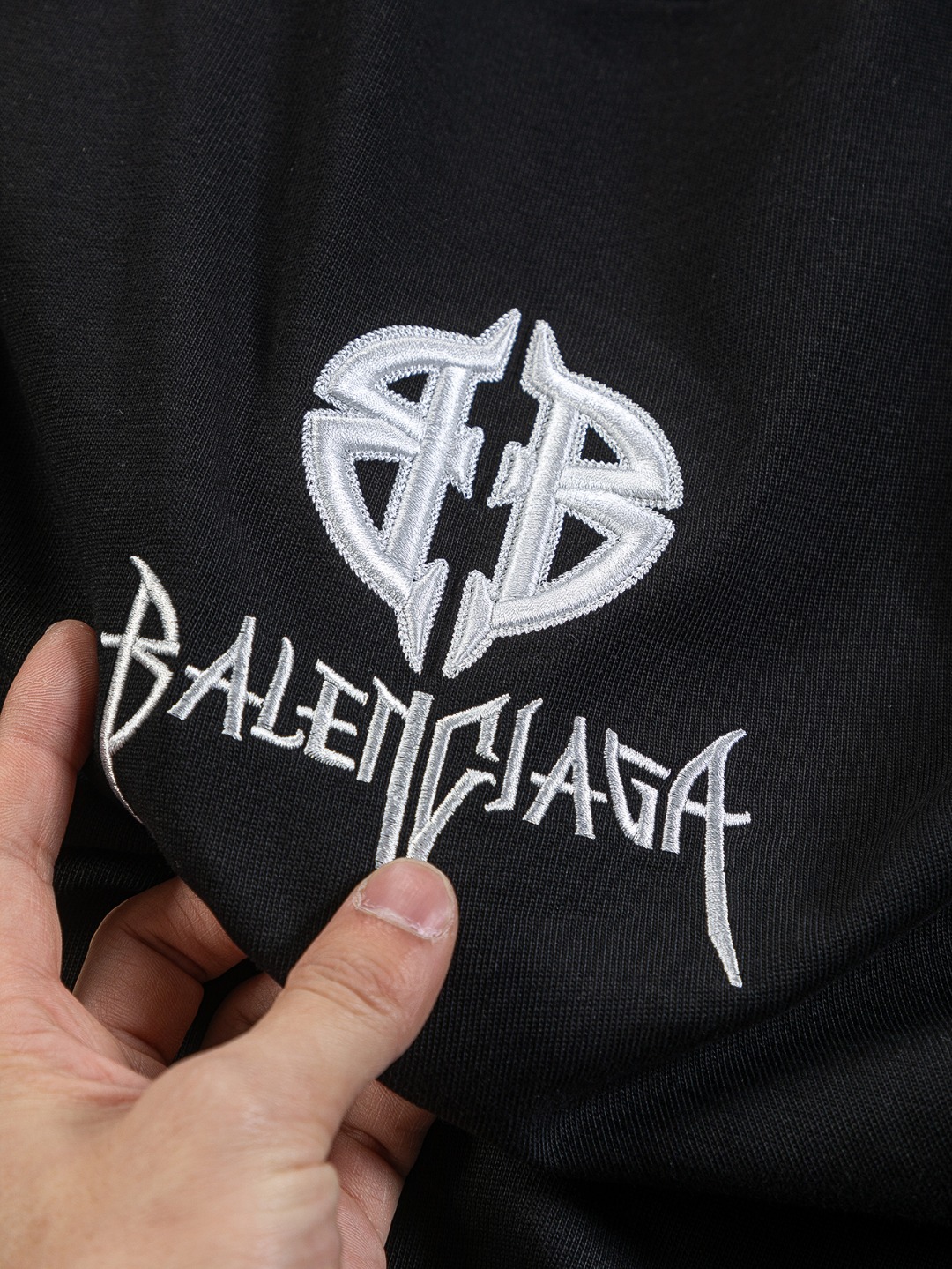 Balenciaga一比一男士黑色短袖T恤徽章風格圖案設計個性款| 7 Balenciaga一比一男士黑色短袖T恤徽章風格圖案設計個性款