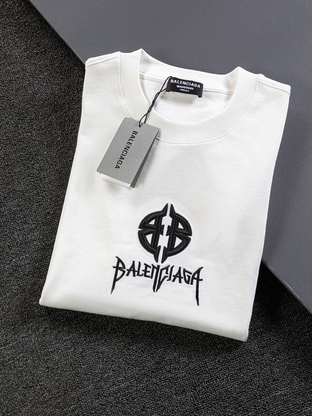 Balenciaga原單白色短袖T恤黑色徽章字樣設計簡約個性風| 13 Balenciaga原單白色短袖T恤黑色徽章字樣設計簡約個性風
