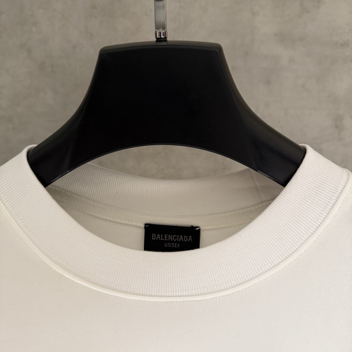 Balenciaga高仿男士短袖T恤字母拼圖印花巴黎主題設計| 10 Balenciaga高仿男士短袖T恤字母拼圖印花巴黎主題設計