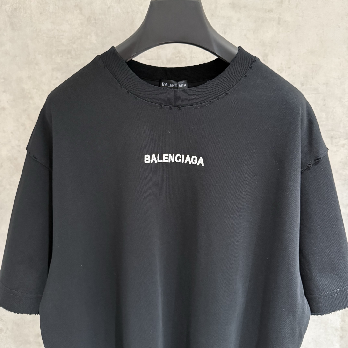Balenciaga一比一黑色短袖T恤白色刺繡LOGO設計經典款| 13 Balenciaga一比一黑色短袖T恤白色刺繡LOGO設計經典款
