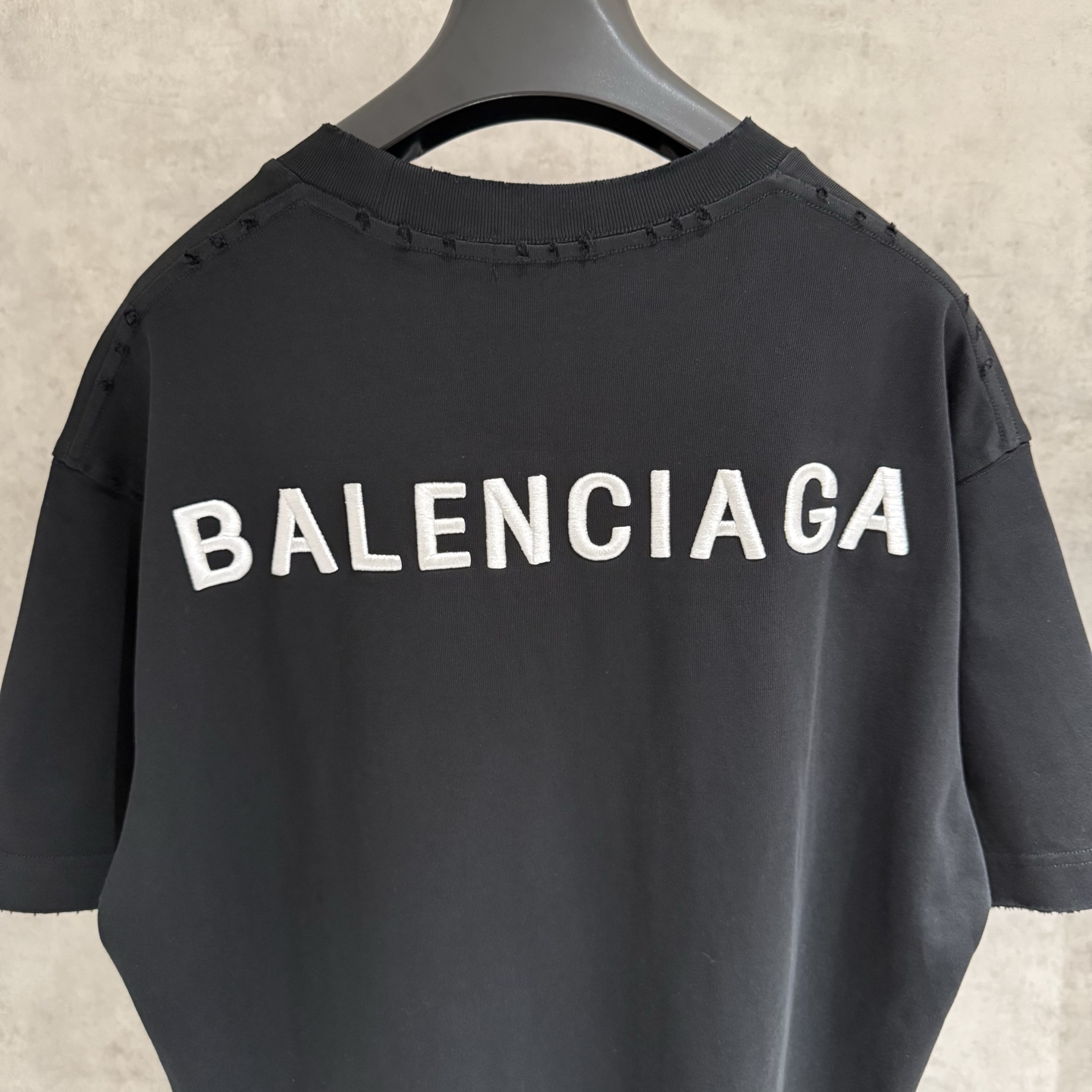 Balenciaga一比一黑色短袖T恤白色刺繡LOGO設計經典款| 12 Balenciaga一比一黑色短袖T恤白色刺繡LOGO設計經典款
