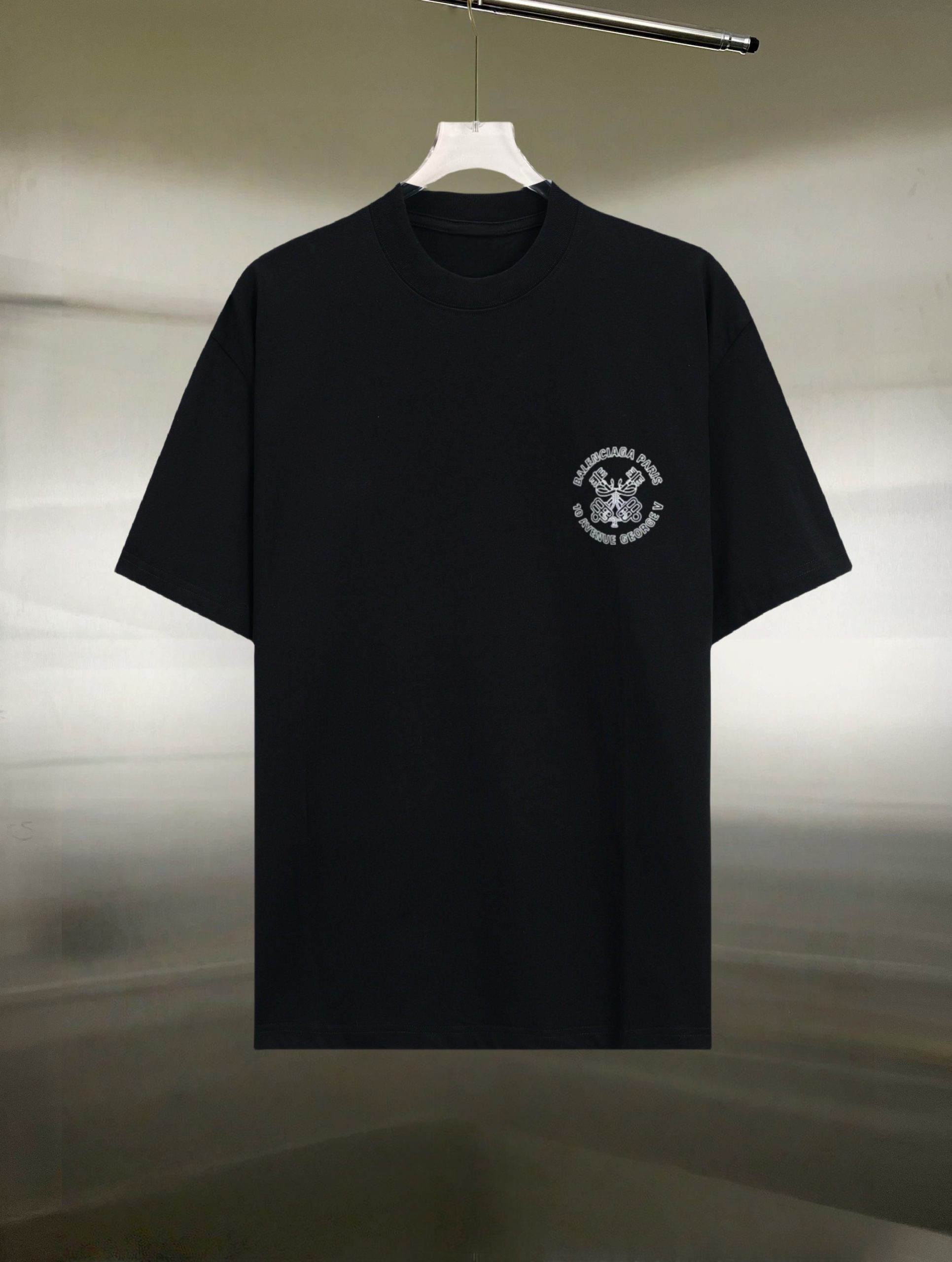 Balenciaga一比一黑色短袖背面印花巴黎徽章LOGO款| 10 Balenciaga一比一黑色短袖背面印花巴黎徽章LOGO款