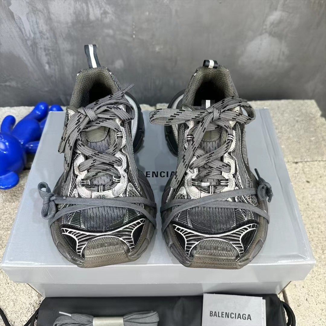 Balenciaga 高仿男士運動鞋黑銀配色設計感十足爆款潮履