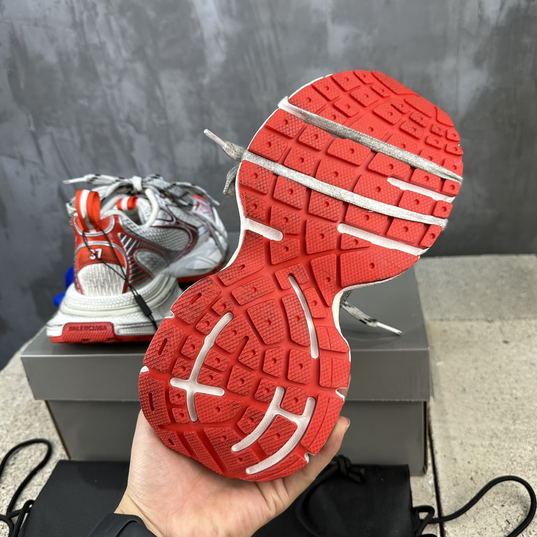Balenciaga 精品仿製白紅老爹鞋男女款運動休閒混搭|超A仿原單精品圖片 7 Balenciaga 精品仿製白紅老爹鞋男女款運動休閒混搭|歐美奢侈品精品推薦