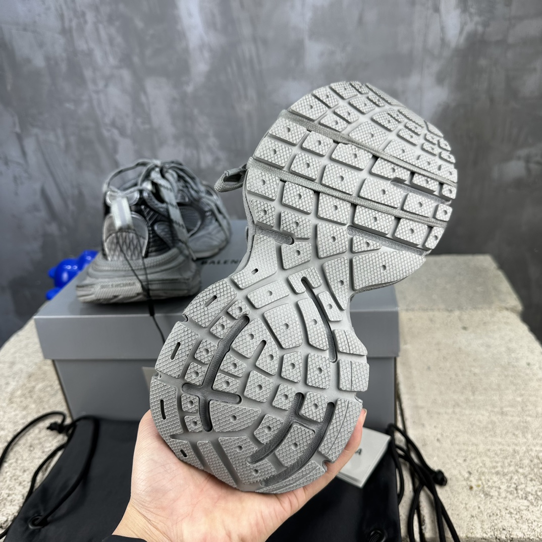 Balenciaga 高仿深灰老爹鞋設計沉穩經典運動風|超A仿原單精品圖片 7 Balenciaga 高仿深灰老爹鞋設計沉穩經典運動風|歐美奢侈品精品推薦