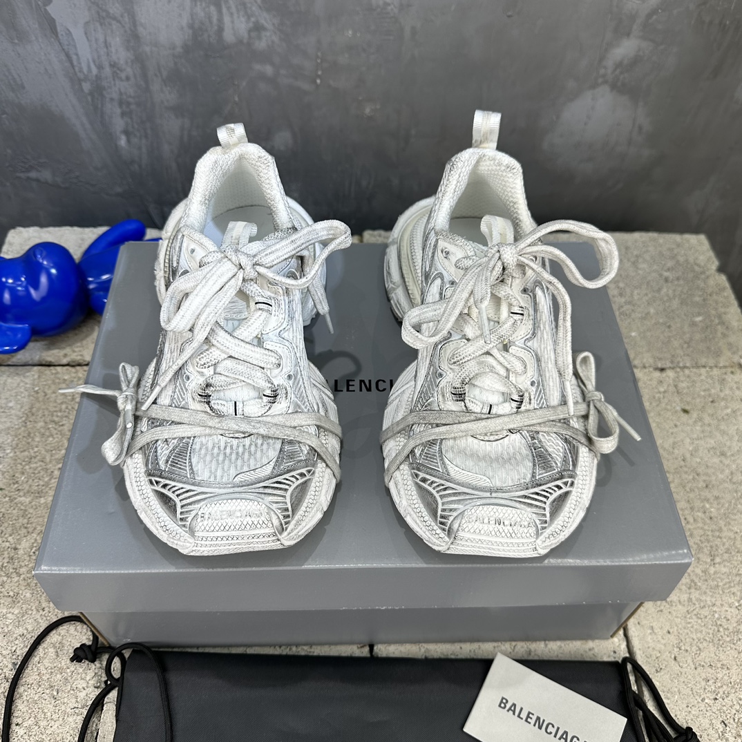 Balenciaga 高仿老爹鞋純白全色系簡約風穿搭必備款