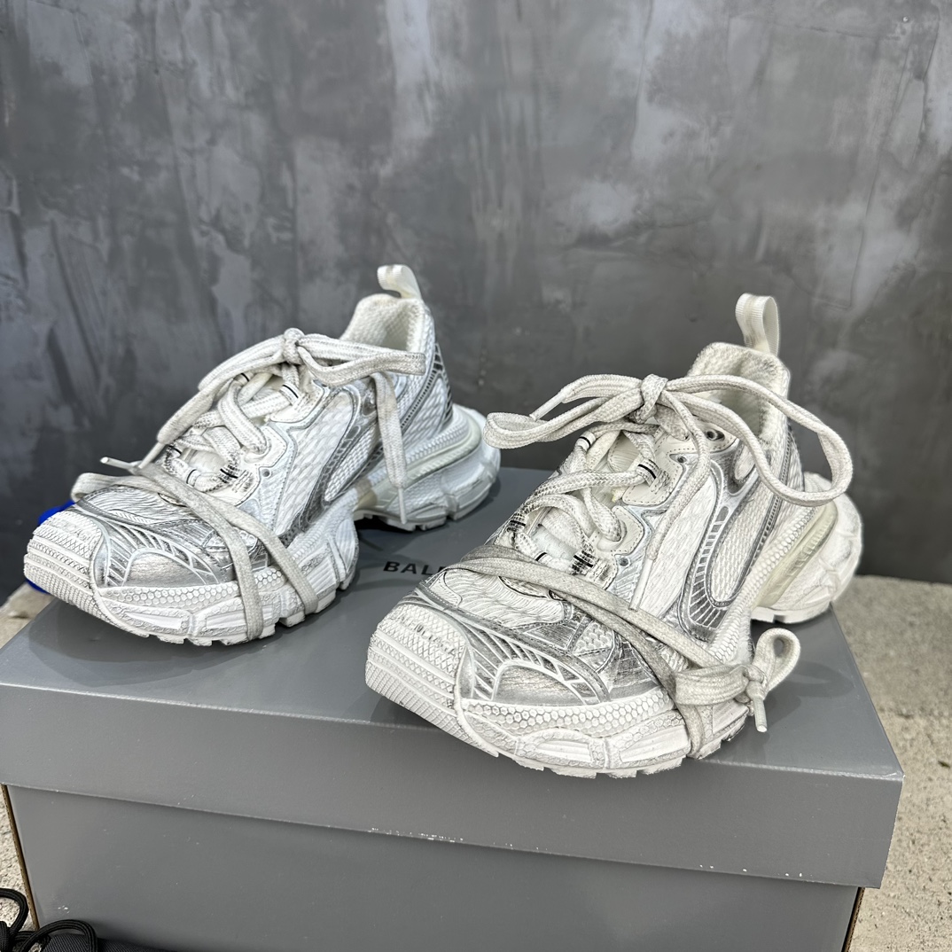 Balenciaga 高仿老爹鞋純白全色系簡約風穿搭必備款|超A仿原單精品圖片 13 Balenciaga 高仿老爹鞋純白全色系簡約風穿搭必備款|歐美奢侈品精品推薦