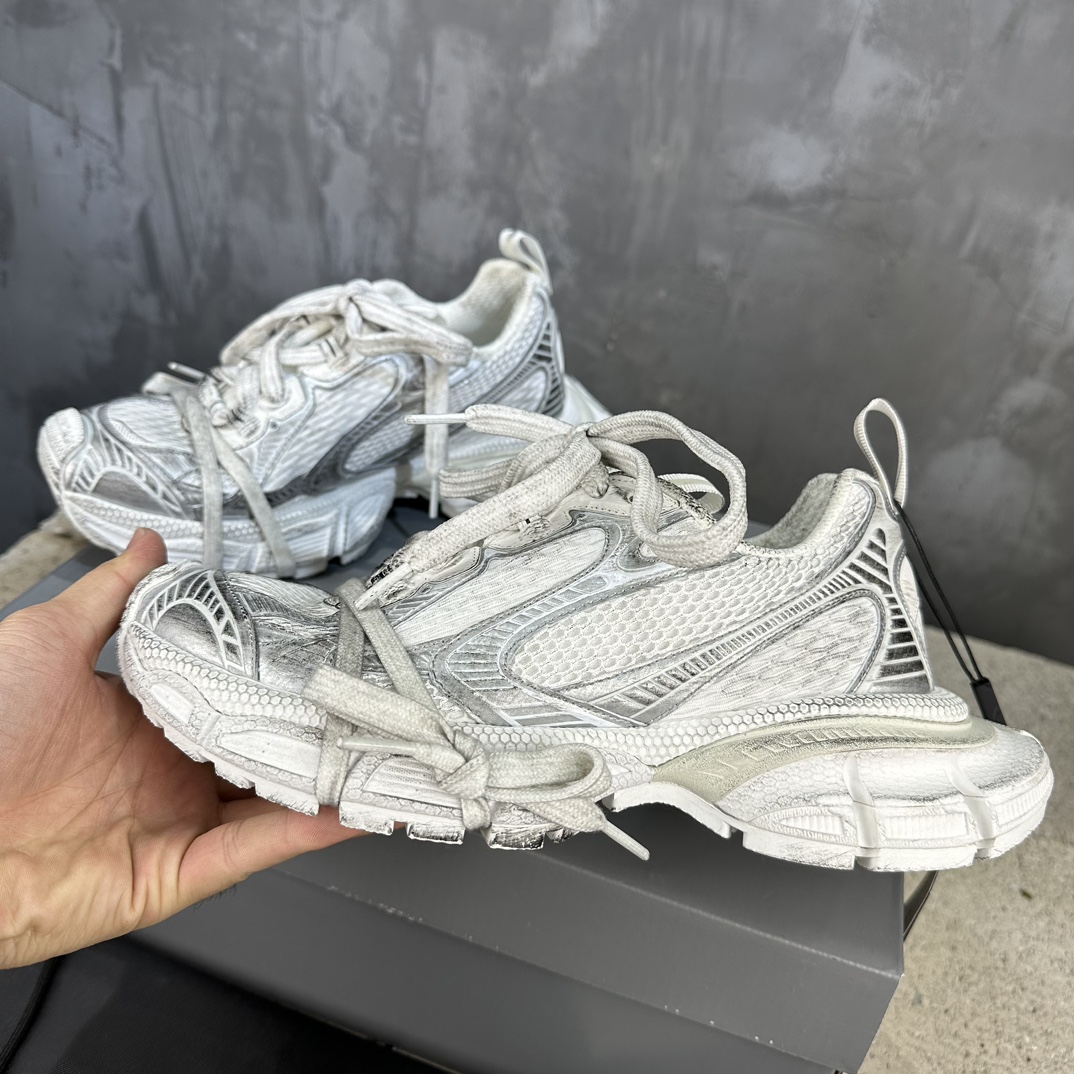 Balenciaga 高仿老爹鞋純白全色系簡約風穿搭必備款|超A仿原單精品圖片 12 Balenciaga 高仿老爹鞋純白全色系簡約風穿搭必備款|歐美奢侈品精品推薦