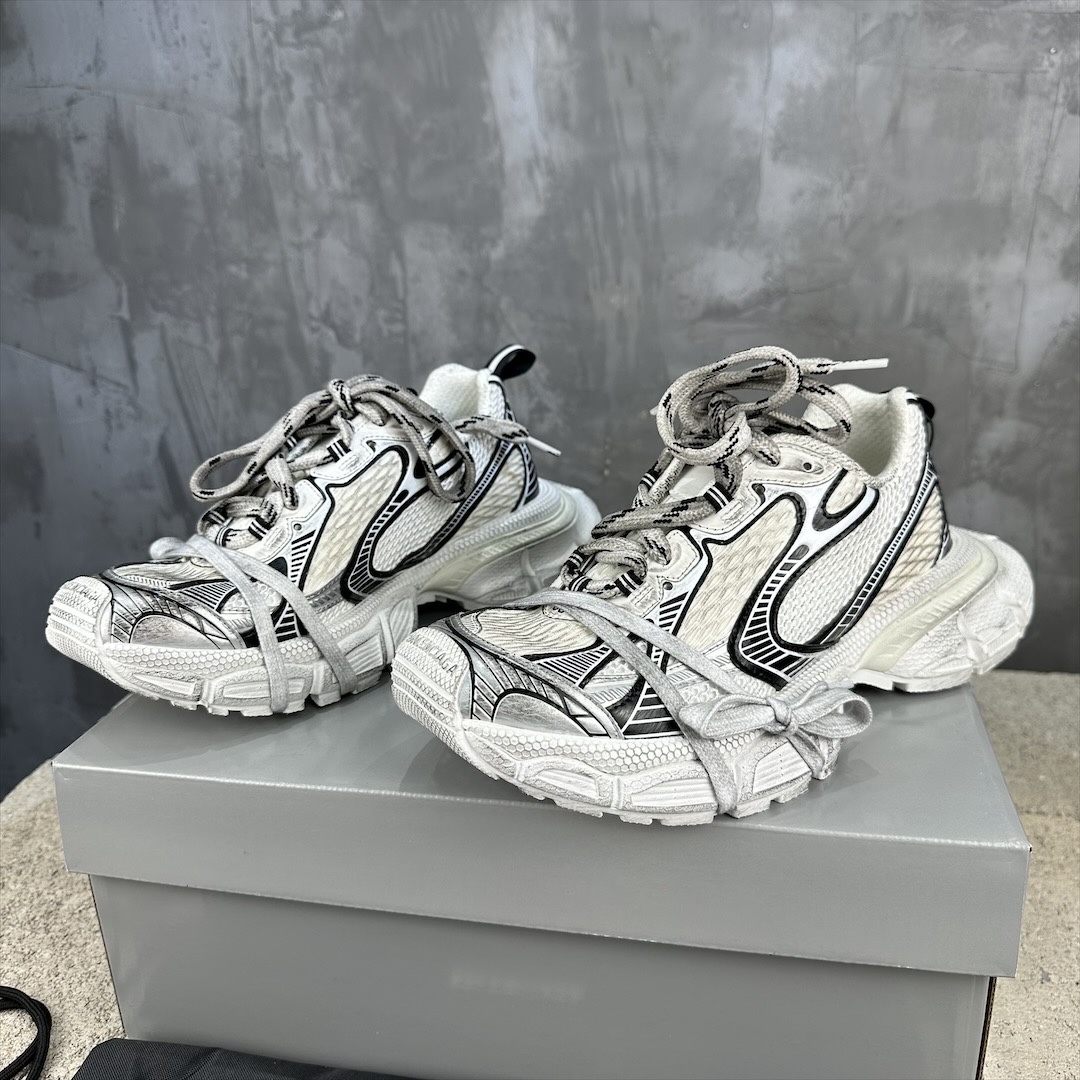Balenciaga 高仿白黑老爹鞋立體線條拼接科技感十足｜歐美奢侈品精品推薦