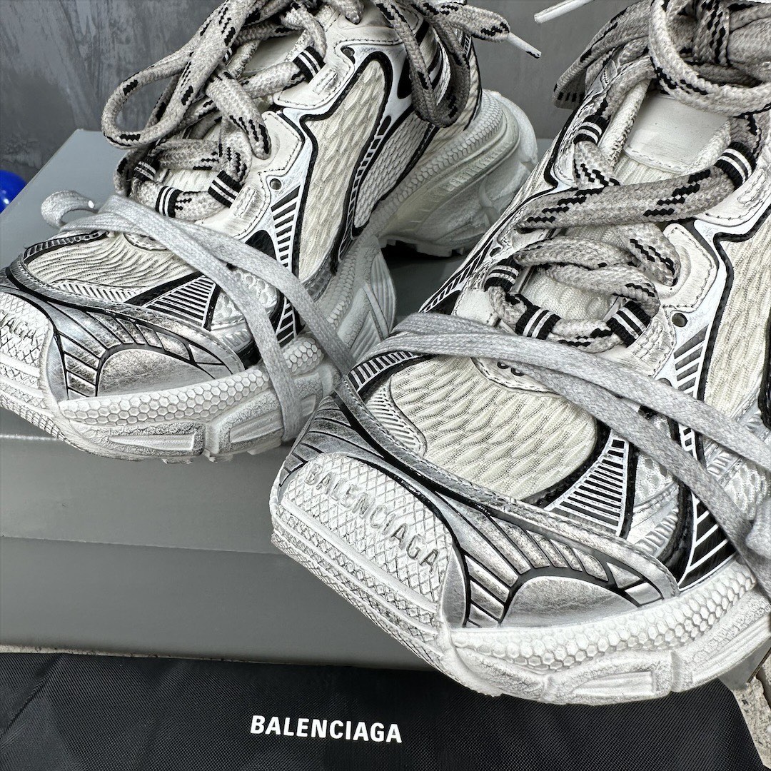 Balenciaga 高仿白黑老爹鞋立體線條拼接科技感十足｜歐美奢侈品精品推薦
