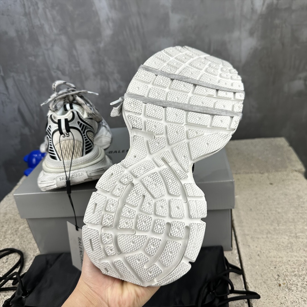 Balenciaga 高仿白黑老爹鞋立體線條拼接科技感十足｜歐美奢侈品精品推薦