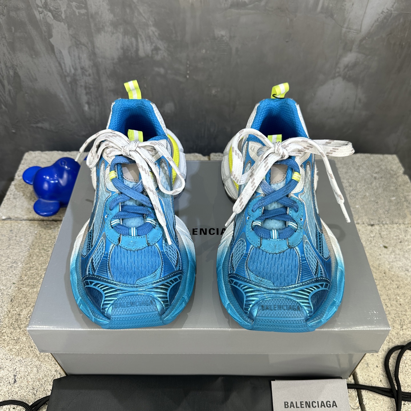 Balenciaga A貨天空藍老爹鞋青春感配色搶眼吸睛