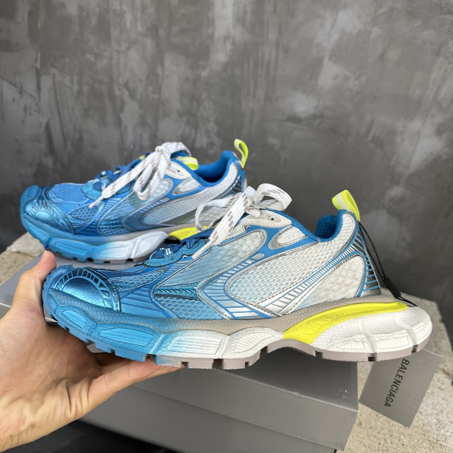 Balenciaga A貨天空藍老爹鞋青春感配色搶眼吸睛| 12 Balenciaga A貨天空藍老爹鞋青春感配色搶眼吸睛