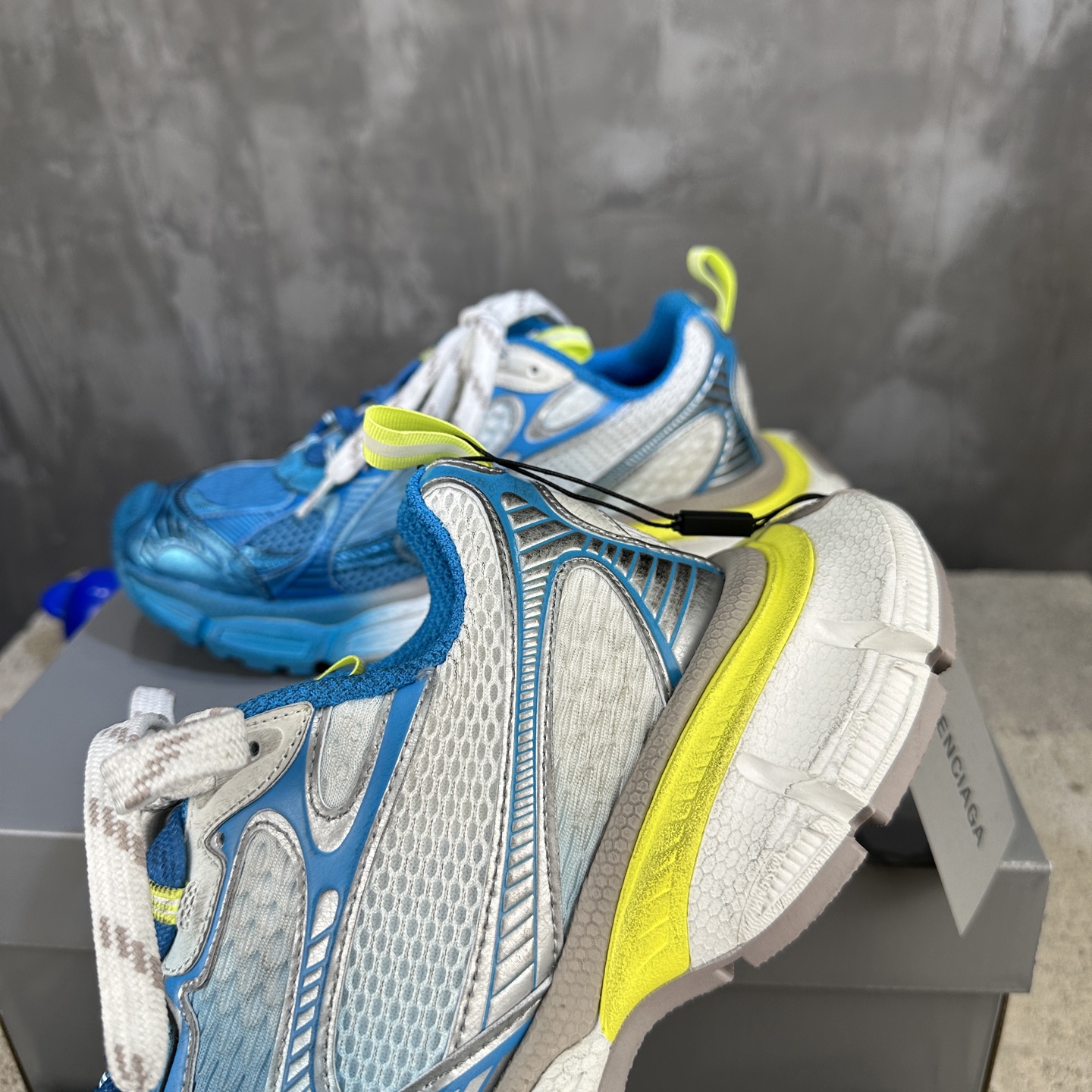 Balenciaga A貨天空藍老爹鞋青春感配色搶眼吸睛| 9 Balenciaga A貨天空藍老爹鞋青春感配色搶眼吸睛
