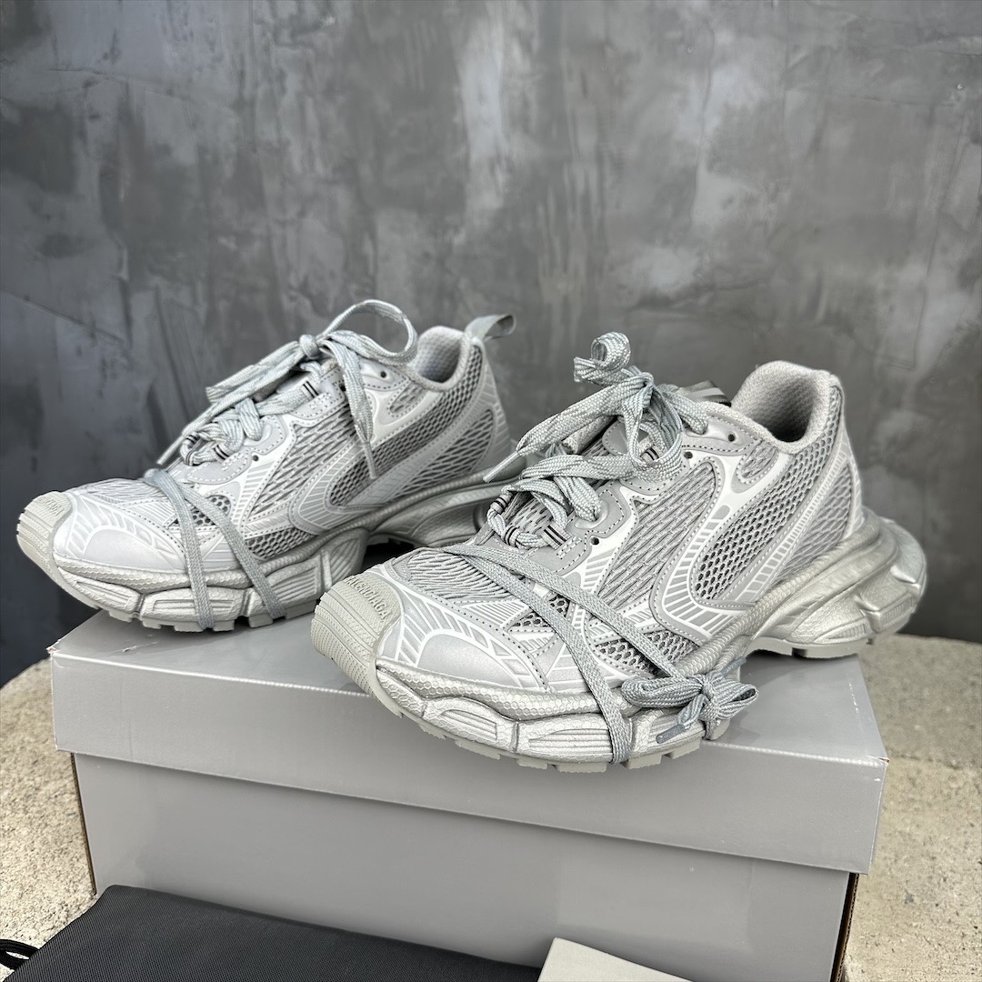 Balenciaga 高仿銀灰老爹鞋全灰層次造型感滿分｜歐美奢侈品精品推薦