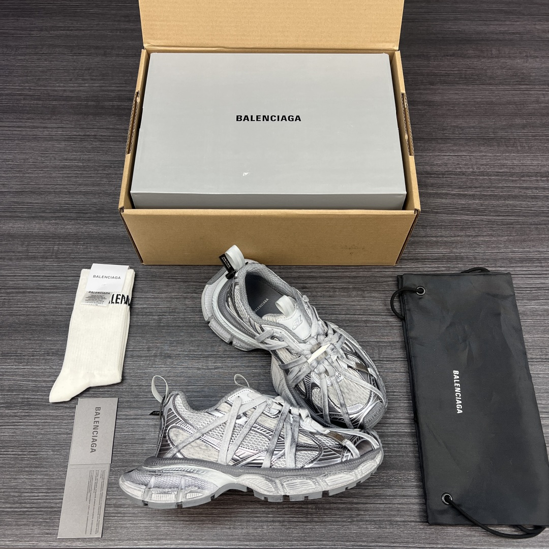 Balenciaga 原單全銀老爹鞋金屬感設計時尚未來感滿分| 12 Balenciaga 原單全銀老爹鞋金屬感設計時尚未來感滿分