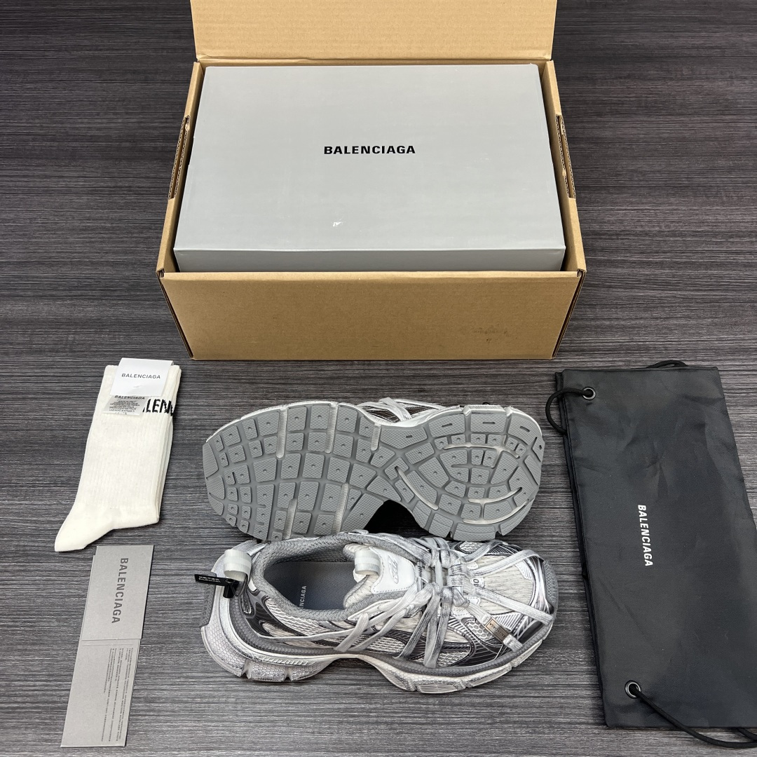 Balenciaga 原單全銀老爹鞋金屬感設計時尚未來感滿分| 7 Balenciaga 原單全銀老爹鞋金屬感設計時尚未來感滿分